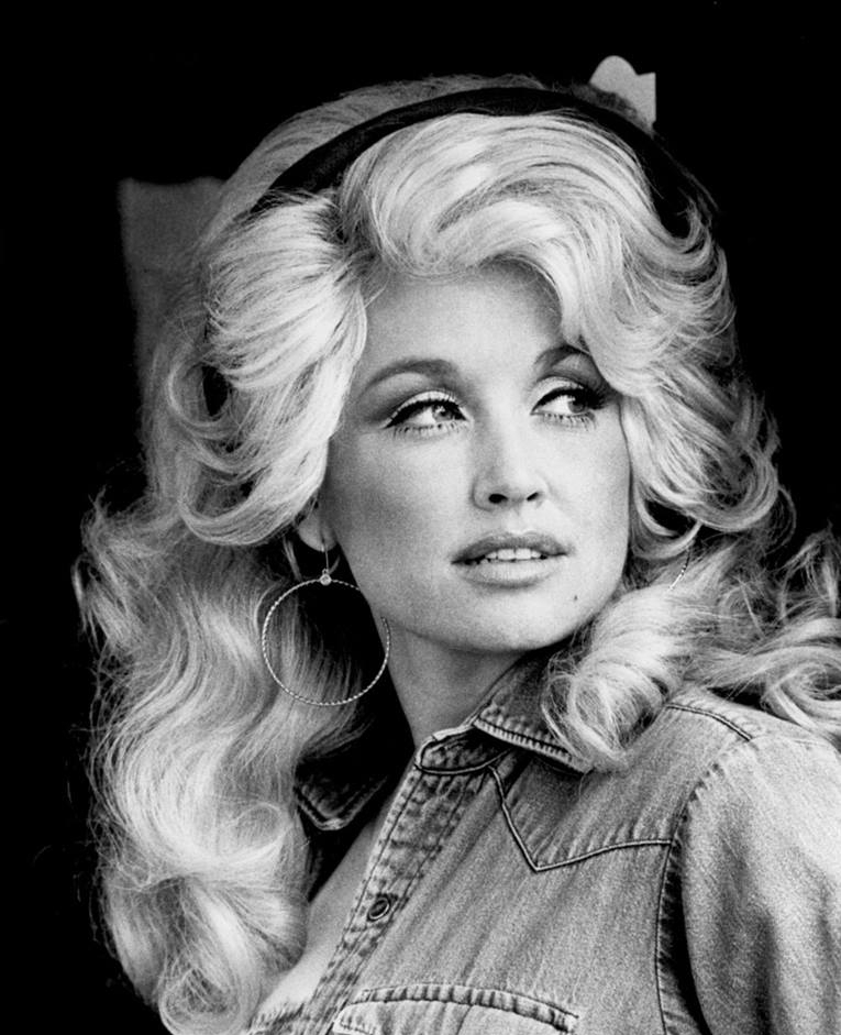Dolly Parton wear gloves