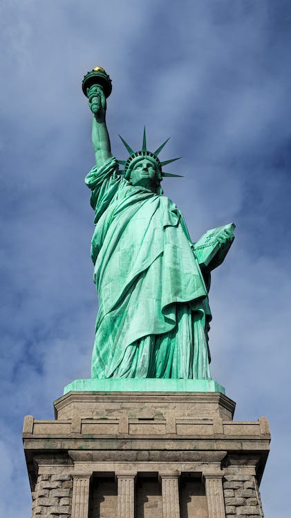 Why is the Statue of Liberty green? photo 0
